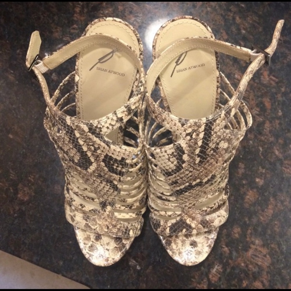 B by BRIAN ATWOOD || Size 9 - Picture 2 of 4